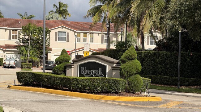 Foto del edificio - 200 Riverwalk Cir