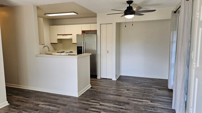 Foto del edificio - Pet Friendly Upstairs 2/1.5-bedroom North ...