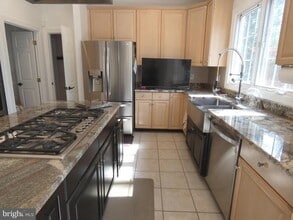 Building Photo - 6422 Lake Meadow Dr