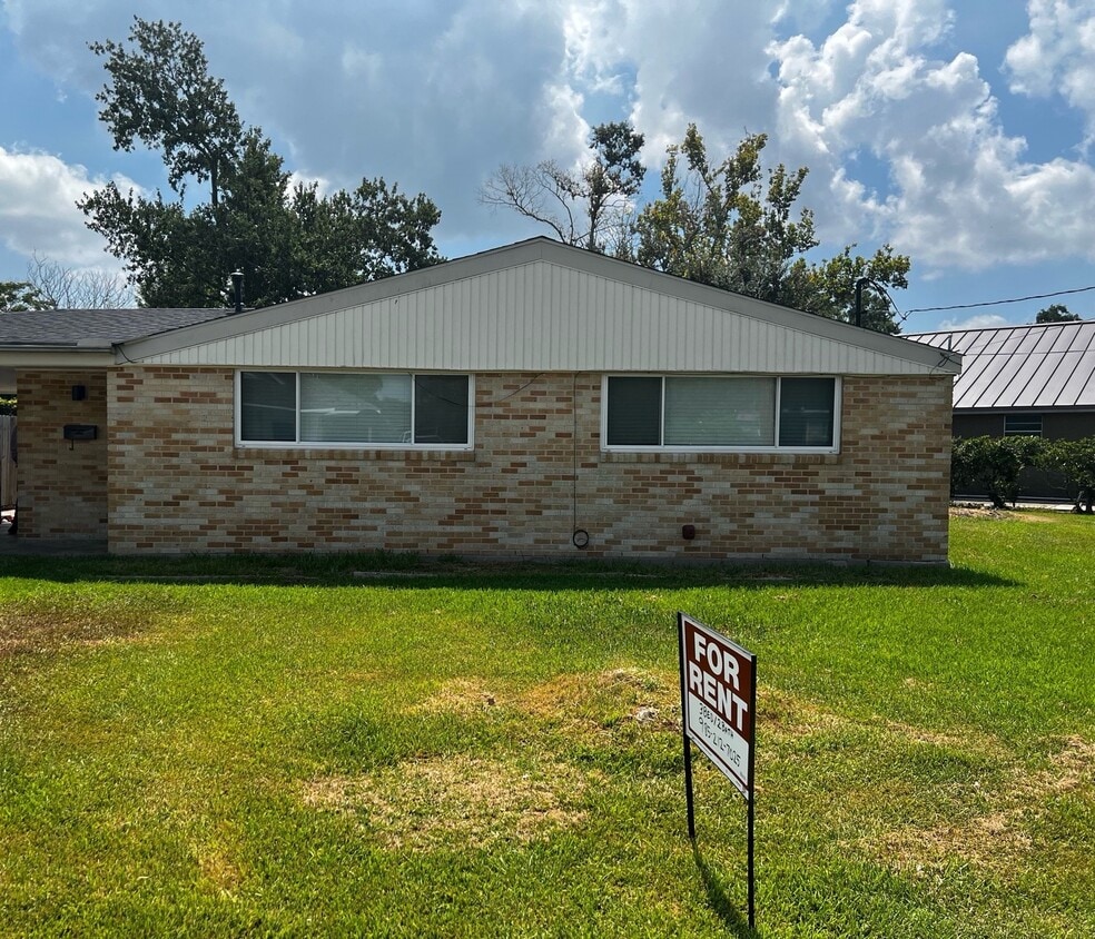 325 Carolyn Dr, Harahan, LA 70123 House Rental in Harahan, LA