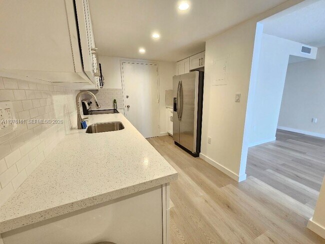 Building Photo - 18081 Biscayne Blvd