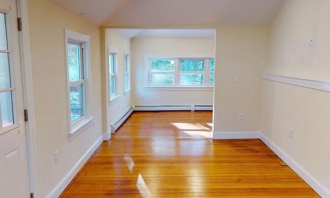 Building Photo - 17 Lyndale Ave