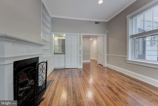 Building Photo - 1613 30th St NW