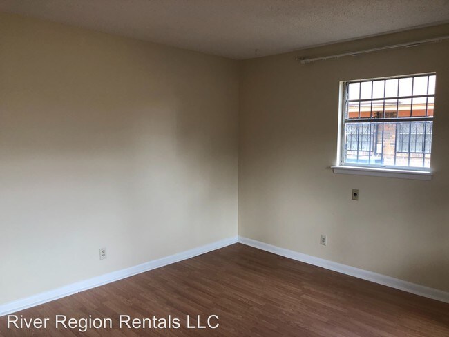Building Photo - 3 br, 1 bath House - 2909 Tremont Street