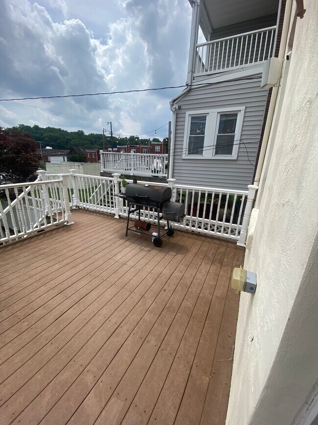 Building Photo - 2007 Girard Ave