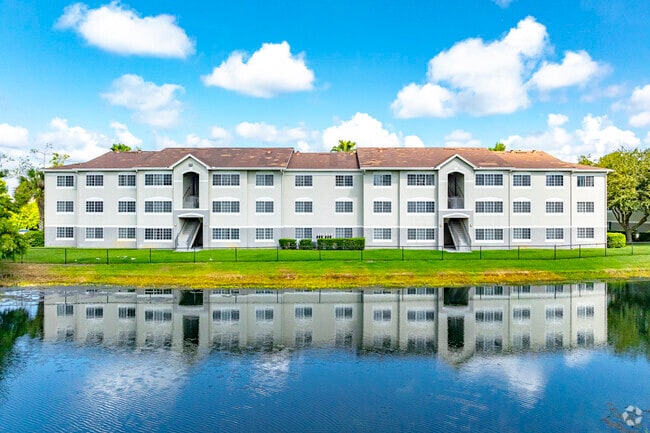 Building Photo - Carolina Club Apartments