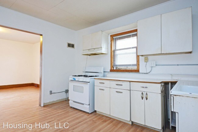 Building Photo - 1083 Bush Ave