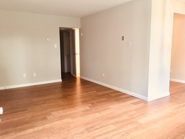 Photo - 810 N Forklanding Rd Apartment