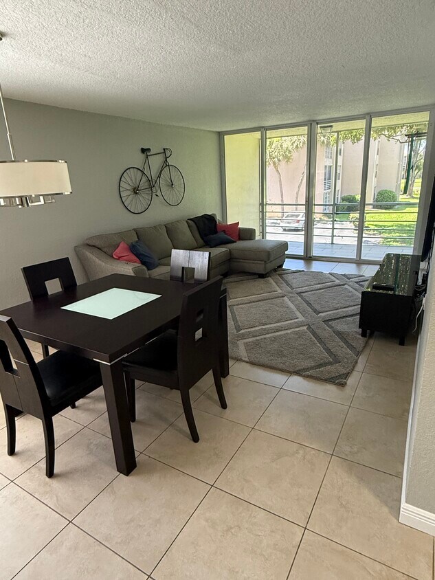 Foto principal - 9491 Evergreen Pl