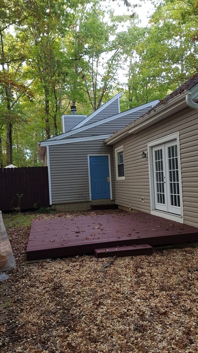 Private, wooded back yard - 4702 Cornwall Pl