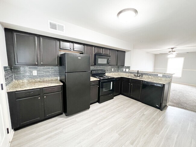 Foto del edificio - 2-bedroom 1.5 bath Townhome
