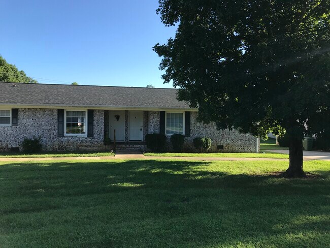 Foto del edificio - 7049 Regalwood Ct
