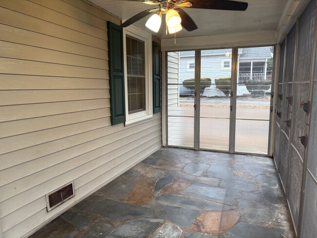 Foto del edificio - 2 Bedroom, 1 Bathroom House in Winston-Salem!