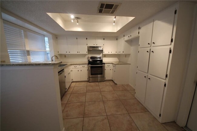 Foto del edificio - 13320 Water Oak Ln