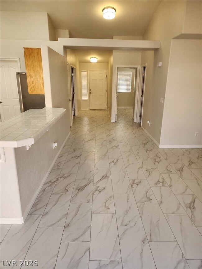 Foto del edificio - 370 Concord Dr