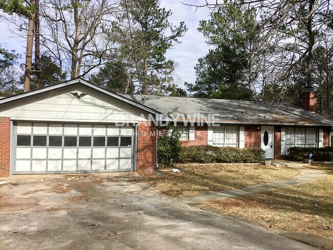 Building Photo - One half month FREE RENT