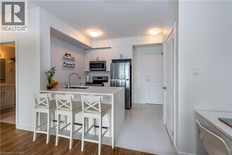Building Photo - 125 Shoreview Pl