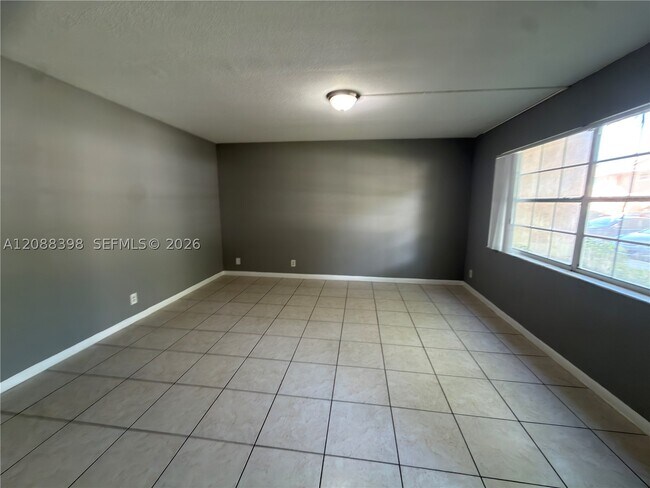 Foto del edificio - 11448 NW 43rd St