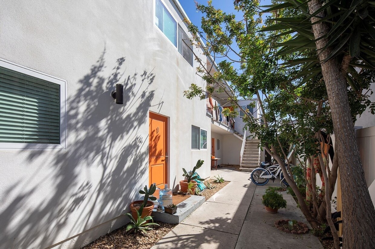 Building Photo - Stylish Ocean Beach 2-Bedroom Just 1/2 BLOCK from the Beach!
