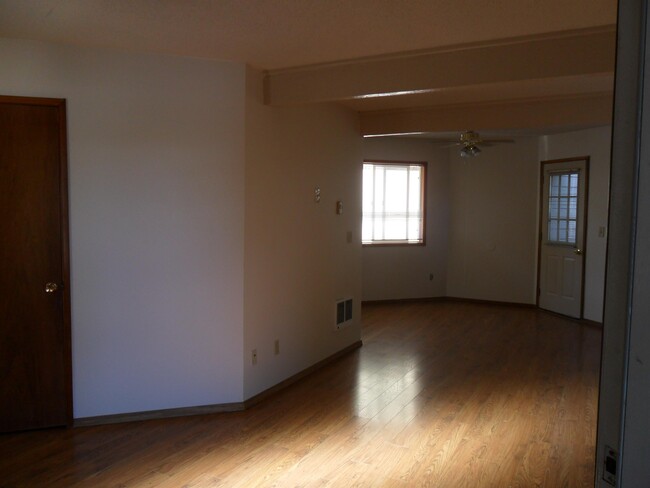 Building Photo - 303 Bradley Dr SE