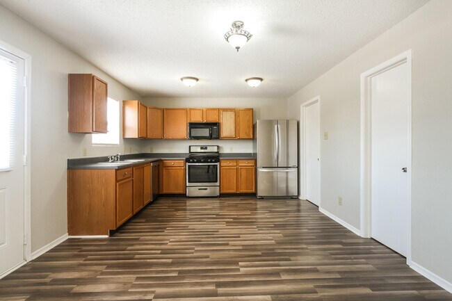 Building Photo - 864 Olmsted Dr