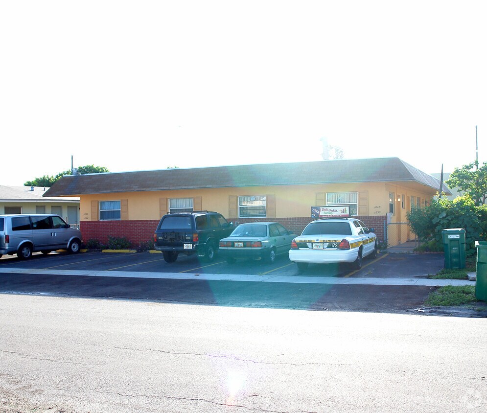 Foto del edificio - 1854-1854 NW 52nd Ave