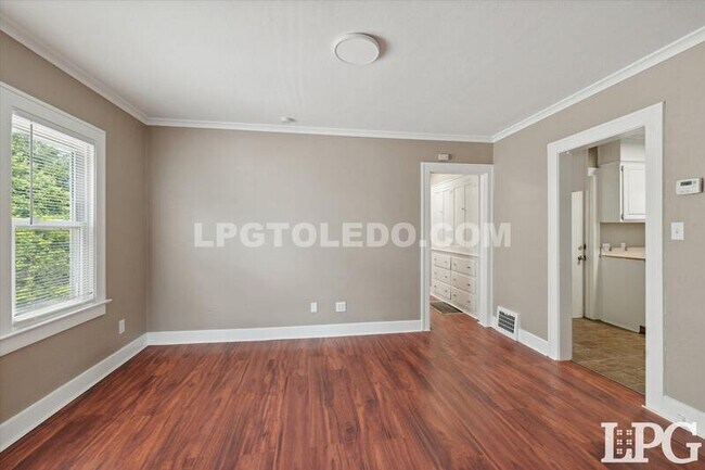 Foto del edificio - 2030 Wyndhurst Rd