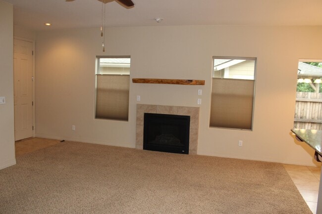 Building Photo - 1149 N Flowing Springs Trail