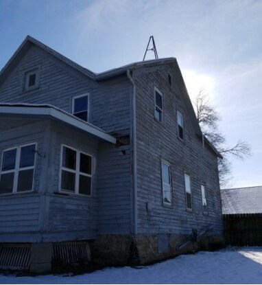 Primary Photo - 107 E Mill St