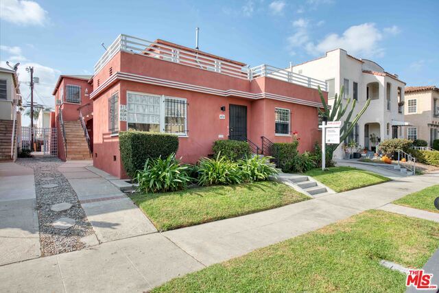 Primary Photo - 466 1/2 N Gardner St