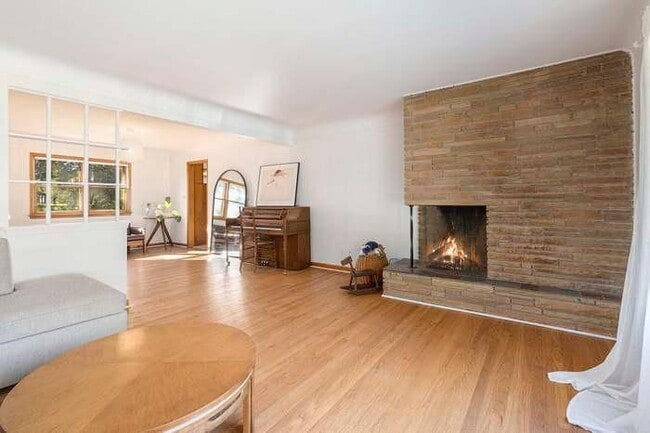 Building Photo - 9833 Blackburn St