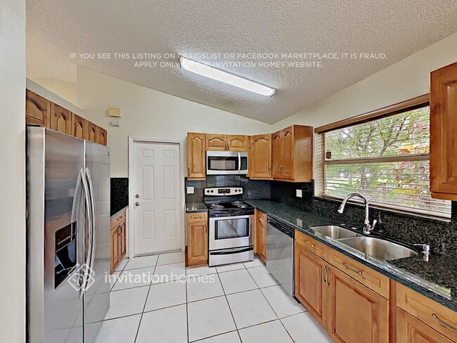 Building Photo - 14727 SW 46th Ln