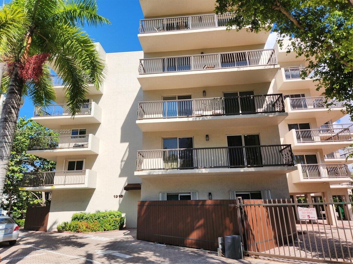 Foto principal - 1918 Brickell Ave