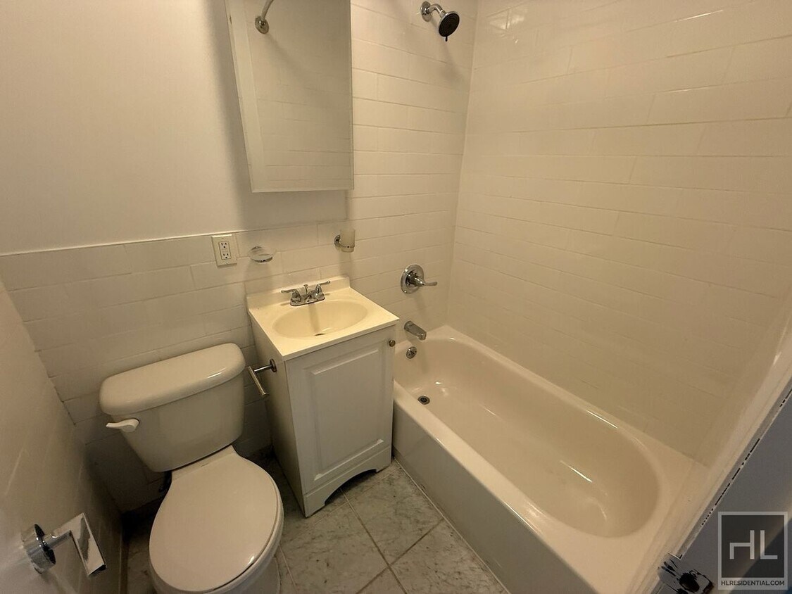 Building Photo - East 61 Street