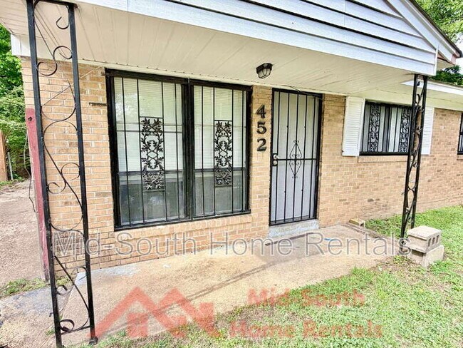 Building Photo - 452 Delta Rd