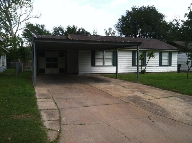 Building Photo - 10900 Bentley St