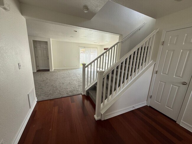 Photo - Awesome Aurora Townhome