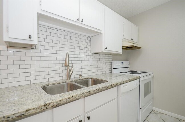 Foto del edificio - 2750 Holly Hall St
