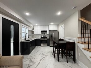 Building Photo - 97 Irving St