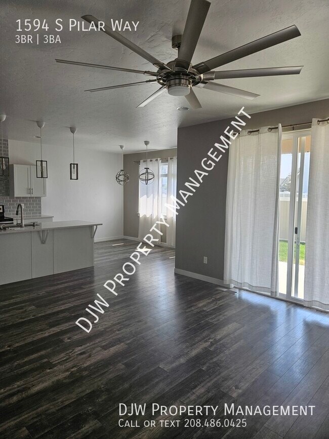 Building Photo - 1594 S Pilar Wy