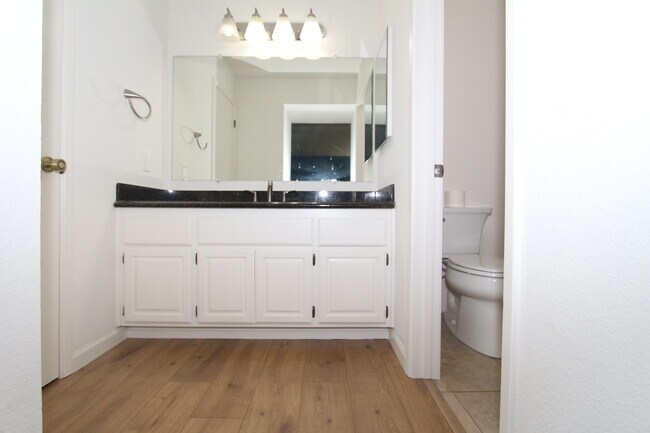 Building Photo - 5176 Makati Cir