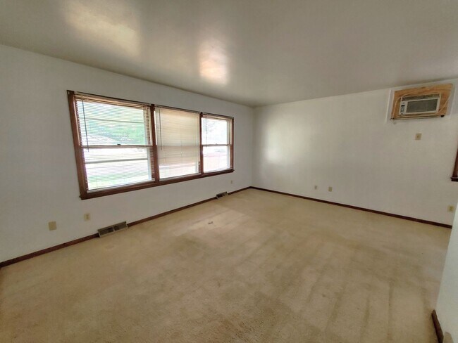 Building Photo - 1644-1646 MITCHELL AVE APTS
