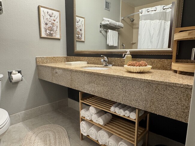 Foto del edificio - 6175 W Grand Ave