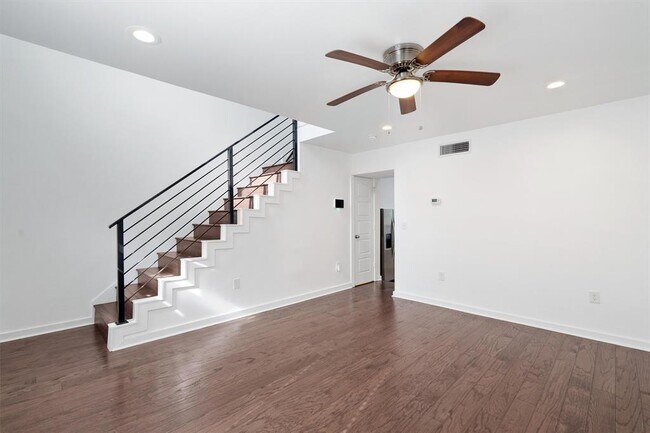 Foto del edificio - 6211 Manor Rd