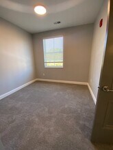 Building Photo - Topiary Park Crossing