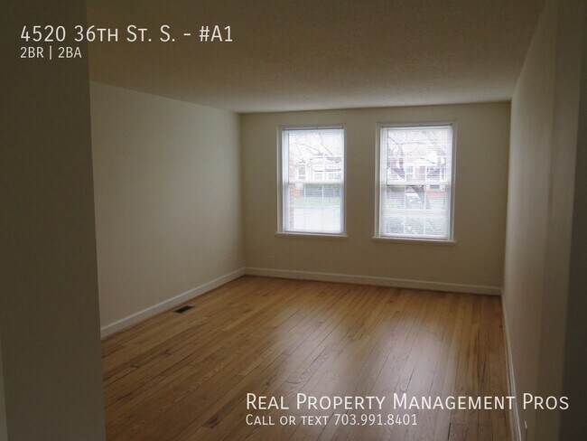 Building Photo - Fairlington End Unit with Huge Patio! 2 Dens!