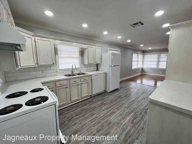 Building Photo - 3 br, 2 bath House - 1800 11th St