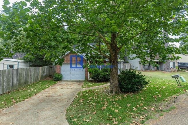 Photo - 2012 Red Oak Dr House
