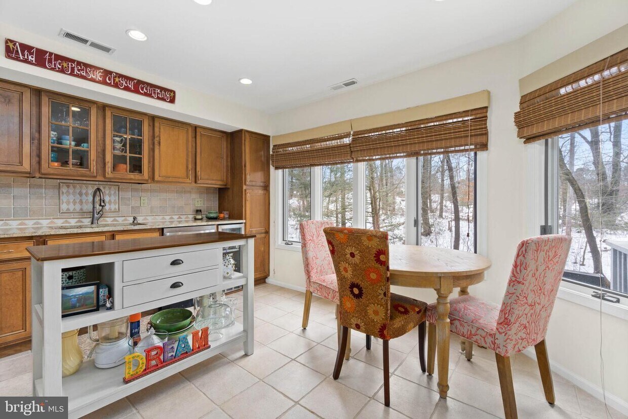 Primary Photo - 103 Sunshine Lakes Dr