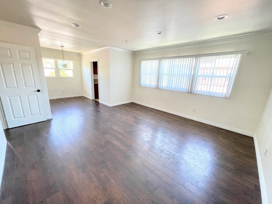 Primary Photo - 12707 Oxnard St